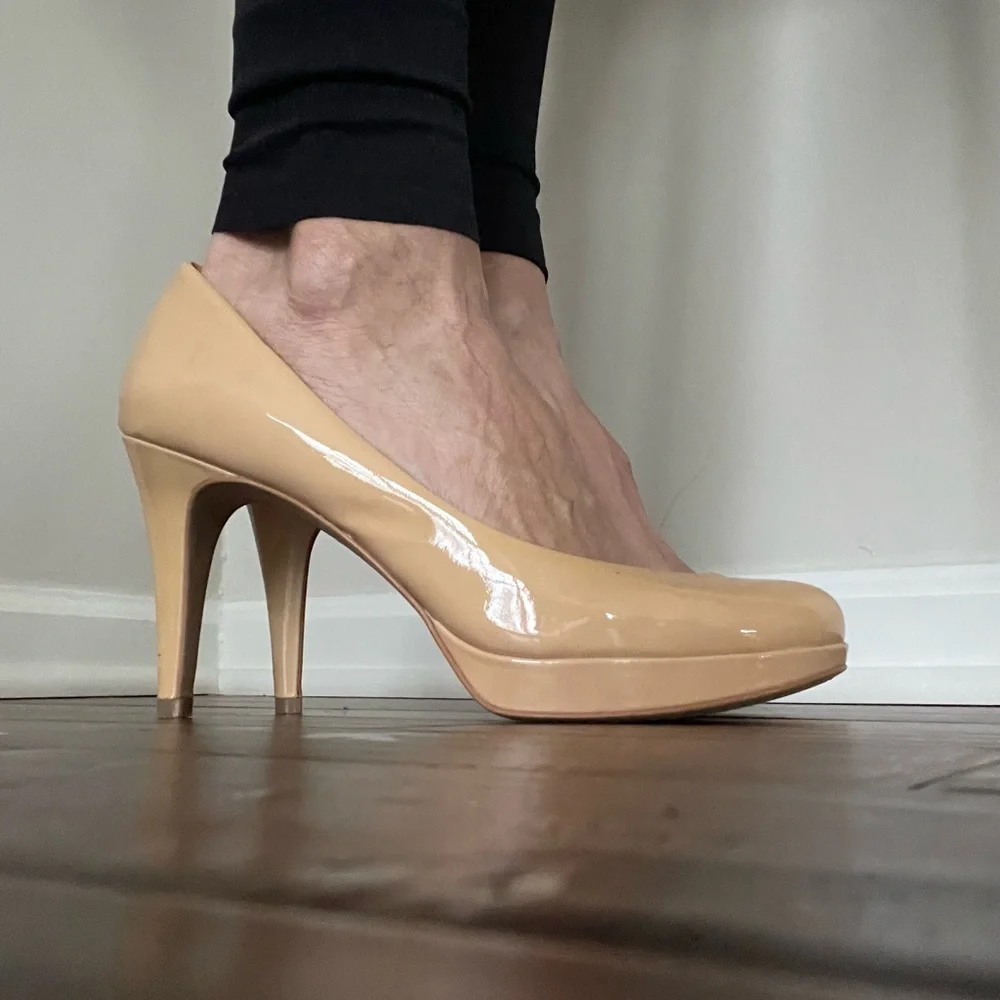 Vince Camuto Patent Leather Nude Pumps - 7.5 - Picture 1 of 6